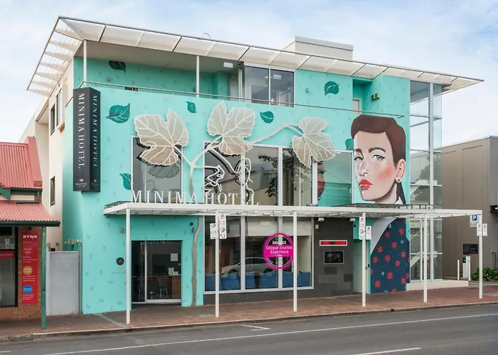 Majestic MinimaAirport Hotel